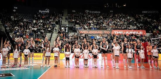 Eczacıbaşı Peron İstanbul, VakıfBank'ı konuk etti