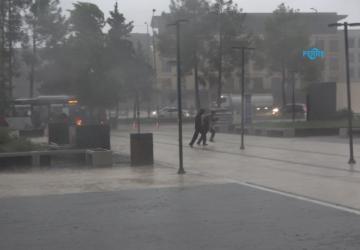 Adıyaman’da gökyüzü boşaldı: Cadde ve sokaklar göle döndü - Videolu Haber