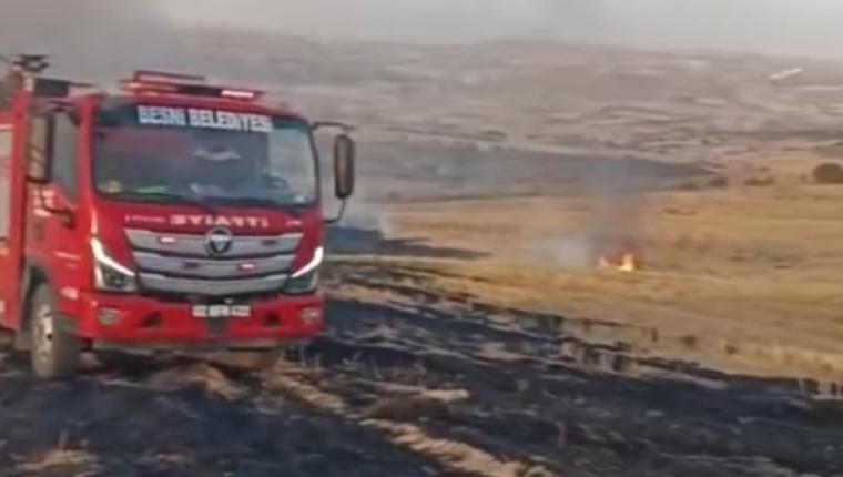 Boş arazide anız yangını kontrol altına alındı