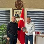 Balıca, yeni kitabını Başkan Topaloğlu'na takdim etti