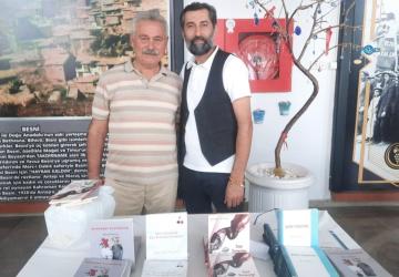 Murat Kayış Besni Eğitim Bayramı’nda kitaplarını okurları için imzaladı