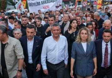 Özgür Özel'den Corriere della Sera'da YENİ Parti mesajı: Yeni dönem çoktan başladı