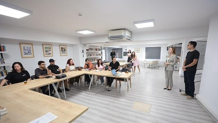 Başkan Mutlu, gençlerle yapay zeka atölyesinde buluştu