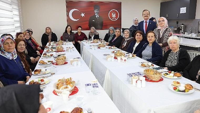 Keçiören'de 'Değerlerimizin İzinde Kadın ve Aile' Buluşması