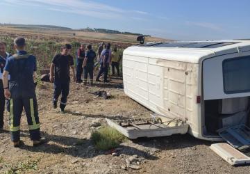 Adıyaman’da tarım işçilerini taşıyan minibüs devrildi; 12 yaralı - Videolu Haber