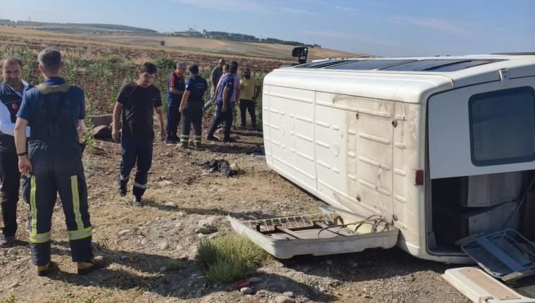Adıyaman’da tarım işçilerini taşıyan minibüs devrildi; 12 yaralı - Videolu Haber