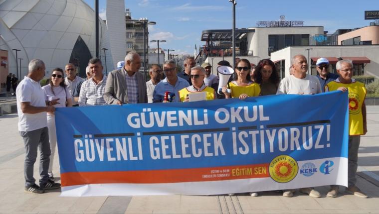 Eğitim Sen Adıyaman Kent Meydanı’ndan seslendi: ‘Güvenli okul, güvenli gelecek istiyoruz’ - Videolu Haber