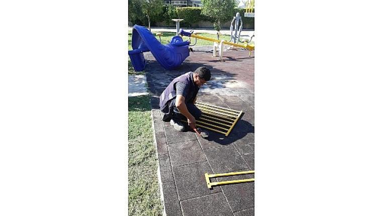 Didim Belediyesi Parklarda Bakım ve Onarım Çalışmalarını Sürdürüyor