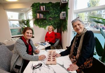 Karşıyaka'nın çınarları 'Emekli Yaka'da buluşuyor