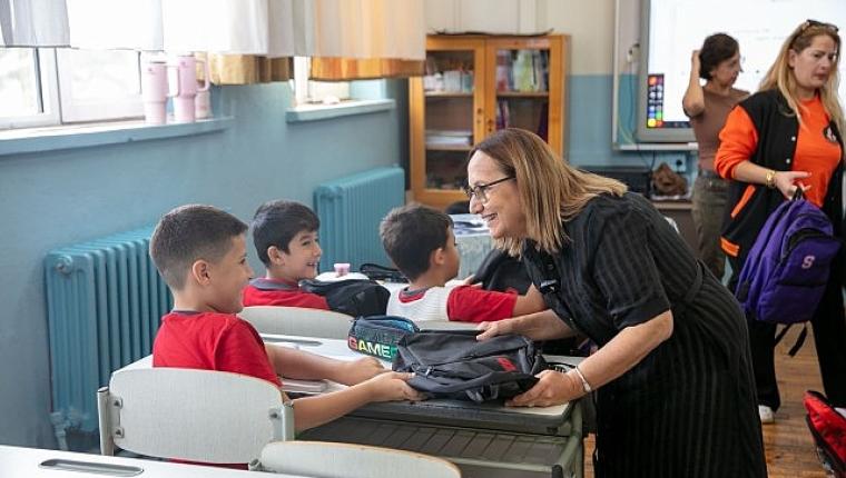 Güzelbahçe Belediyesi'nden Öğrencilere Kırtasiye Desteği