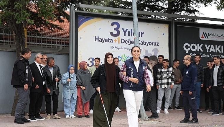 Konya Büyükşehir'de Göreve Yeni Başlayan Zabıta Personeline Görme Engelli Bireylerden Farkındalık Eğitimi