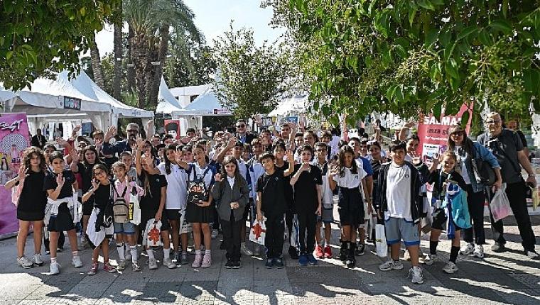 İZKİTAP'ta edebiyat ve kitaplarla dolu buluşmalar sürüyor