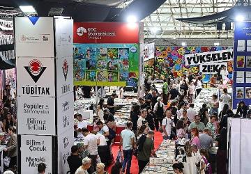 Her yaştan Antalyalı binlerce kitap arasında keşfe çıktı