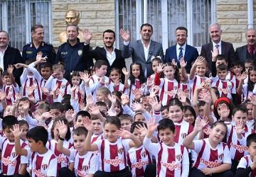 Yeniceköy'de 750 Öğrenci İnegölspor Formasına Kavuştu
