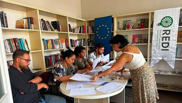 Konak'ta Roman gençlere CV ve kariyer yönetimi eğitimi