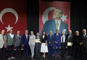 Konak'ta sporun emektarlarına vefa gecesi