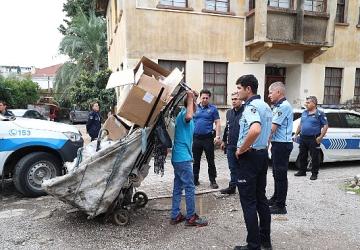 Büyükşehir Zabıtasından Balbey Mahallesinde hurda ve atık depolarına operasyon