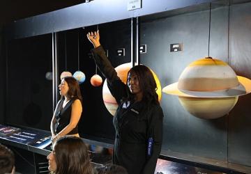 Karman Hattını Geçen Astronot Aisha Bowe, Çiğli'de öğrencilerle buluştu