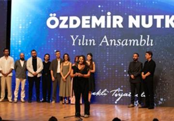 İzBBŞT, Özdemir Nutku Tiyatro Ödülleri'nden dört ödülle döndü