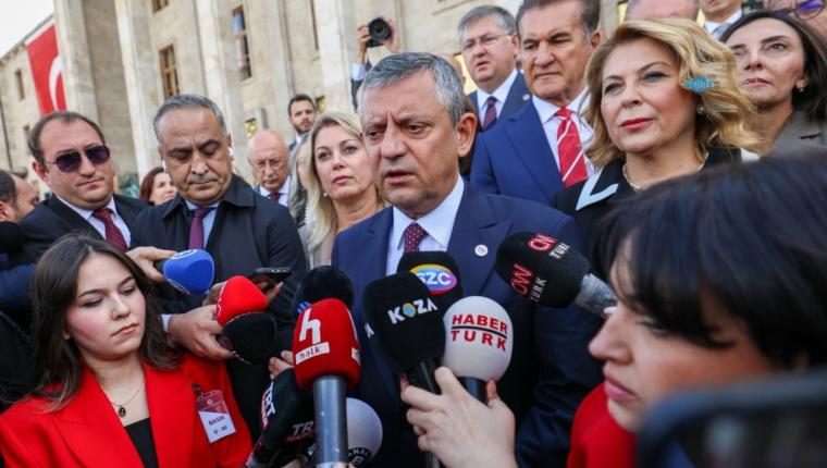 YENİ Parti, Genel Kurul Salonu’nu terk etti... Özgür Özel: ‘Partimize darbe yapan birini dinlemeye harcayacak vaktimiz yok’