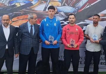 Bisikletçimize Konya ASKF'den “Yılın Sporcusu" Ödülü
