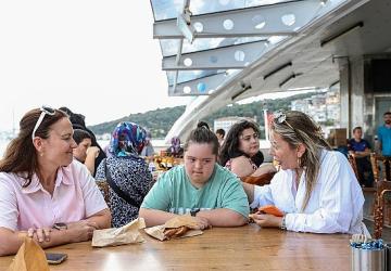 Bayrampaşa Belediyesi'nden engelsiz Boğaz keyfi