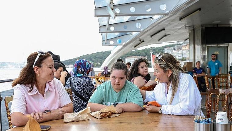 Bayrampaşa Belediyesi'nden engelsiz Boğaz keyfi