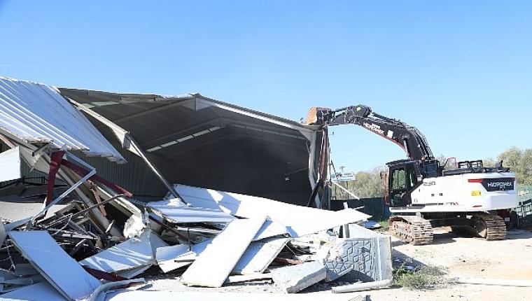 Nilüfer'de kaçak fabrika yıkıldı