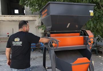 Büyükşehir'den Korkutelili üreticiye yem ezme makinesi desteği