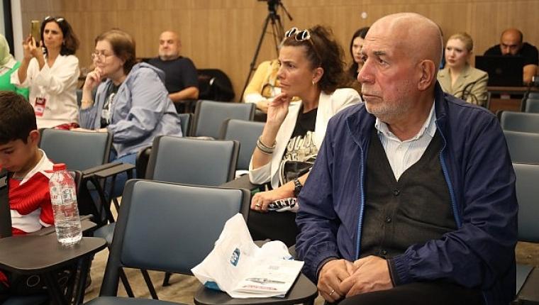 Kolombiyalı gazeteci Silvana Paternostro Kitap Fuarı'nda konuştu; “Tarih ve Roman birbirinden ayrılmaz parçalardır"
