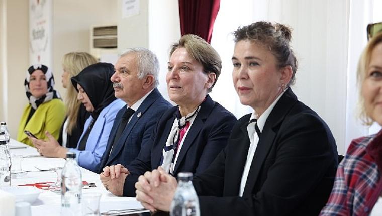 Keçiören'de “Değerlerimizin İzinde Kadın ve Aile" Söyleşisi Düzenlendi