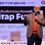 Kocaeli Kitap Fuarı, farklı konu ve konuklarıyla devam ediyor; Sayar'dan ekranlara ve hıza karşı hayat dersi