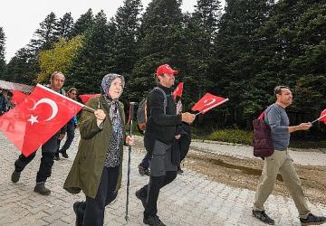 Osmangazi Belediyesi'nden Uludağ'da Cumhuriyet Yürüyüşü