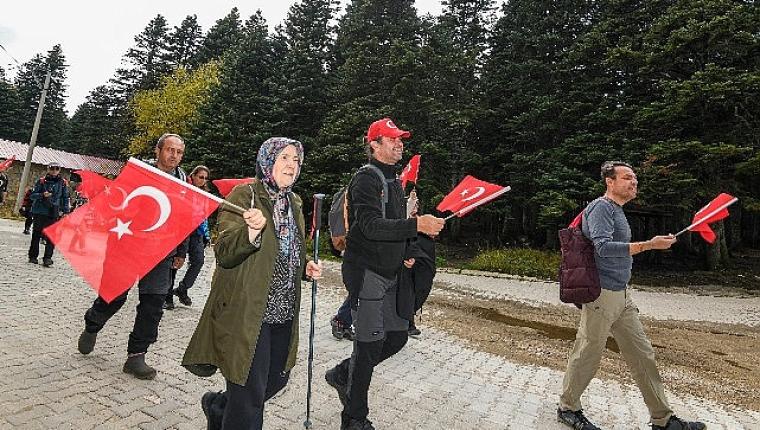 Osmangazi Belediyesi'nden Uludağ'da Cumhuriyet Yürüyüşü