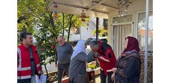 Kartepe Belediyesi Selden Etkilenen Vatandaşları Yalnız Bırakmıyor
