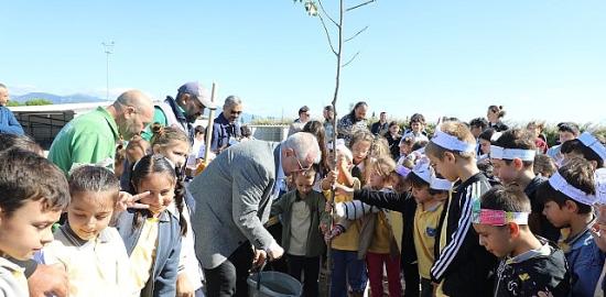 Edremit'te Dünya Hayvanları Koruma Günü'nde anlamlı buluşma