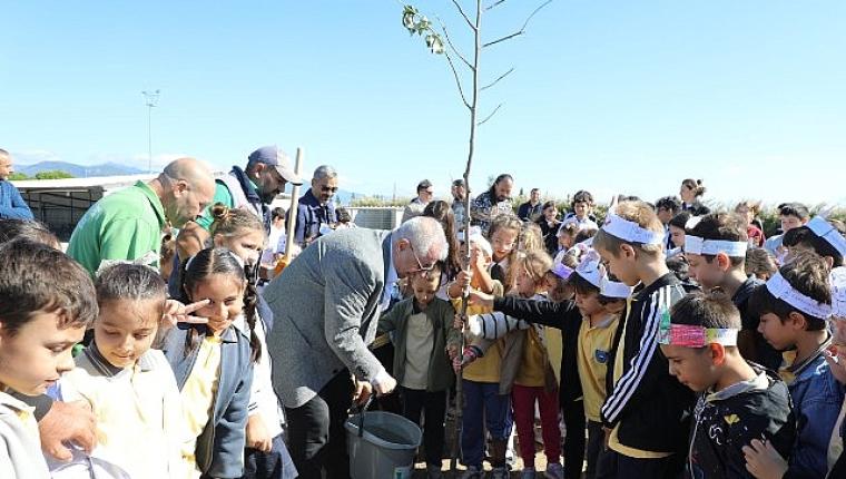 Edremit'te Dünya Hayvanları Koruma Günü'nde anlamlı buluşma