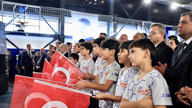 İBB'den Eğitime Bir Yatırım Daha: Zeytinburnu Merkezefendi Anadolu İmam Hatip Lisesi Spor Salonu Açıldı