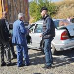 Kahta’da otomobil iş kamyonunun altına girdi: 2’si ağır 3 yaralı