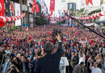 Özgür Özel: 'Bunlar foncudur, vurguncudur, faizcidir, tefecidir; AK Parti'nin 'ak' dediği ne varsa kara çıkmıştır'