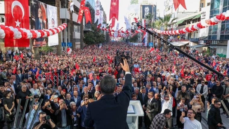 Özgür Özel: 'Bunlar foncudur, vurguncudur, faizcidir, tefecidir; AK Parti'nin 'ak' dediği ne varsa kara çıkmıştır'