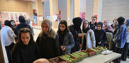 Bayrampaşa Belediyesi'nden lise son sınıf öğrencilerine YKS semineri