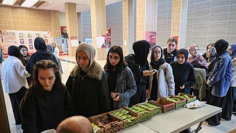 Bayrampaşa Belediyesi'nden lise son sınıf öğrencilerine YKS semineri