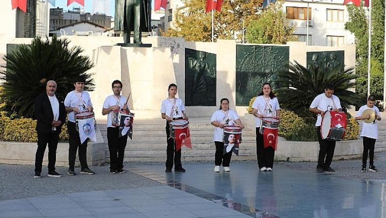 Efes Selçuk'ta Engel Tanımayan Gençlerden Cumhuriyet Coşkusu
