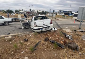 Kahta’da iki otomobil kafa kafaya çarpıştı: 5 yaralı​‌