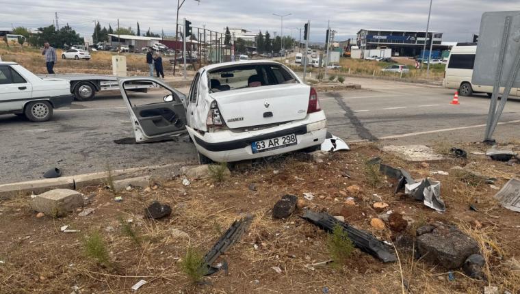 Kahta’da iki otomobil kafa kafaya çarpıştı: 5 yaralı​‌