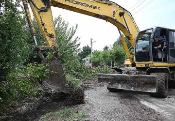 Kemer'de dere temizliği çalışmaları sürüyor