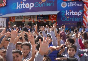 Kahta 2. Kitap Günleri’nde yoğun ilgi: Salonlar doldu, ziyaret saatleri uzatıldı