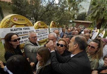 İzmir, eski başkanına veda etti