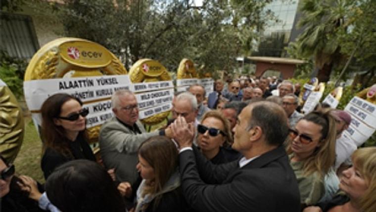 İzmir, eski başkanına veda etti